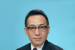 ツルタホールディングス株式会社 代表取締役社長 鶴田　哲司