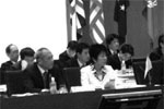 セッション1に参加した上川大臣（左隣は議長の舛添大臣）