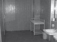 川柳がきっかけで市役所の男子トイレに設置されたオムツ台。