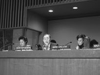 「国際女性の日」記念式典でスピーチを述べるパン・ギムン国連事務総長
