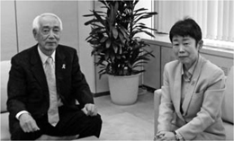 松本会長と佐村局長のインタビュー風景