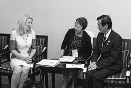 岡田副大臣と米国のラッセル国際女性問題担当大使