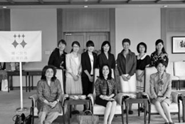 モディさん、プルノモさん、武川局長と京都の女性管理職等のグループの皆さん
