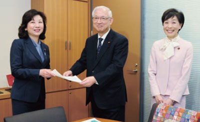 政治分野における女性の活躍促進に向けた政党要請　写真