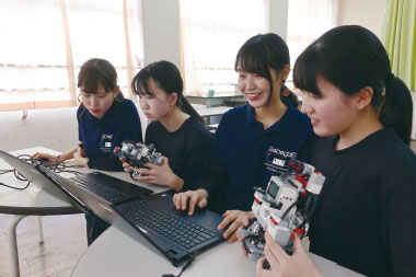 Robogals Kagoshima（ロボギャルズ鹿児島）のワークショップの写真2