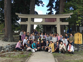 「地域探訪」におけるメンバーの集合写真　写真