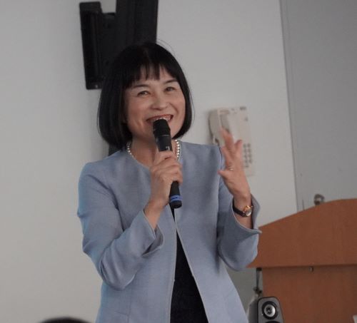 ズナイデン房子さん講演２