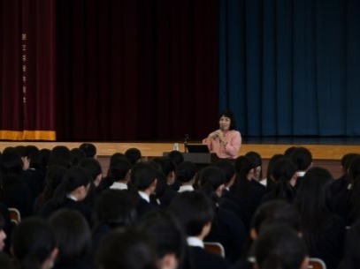 ズナイデン房子さん講演２