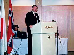 Norwegian Prime Minister Bondevik gives his opening remarks at the Norway-Japan Joint Symposium.