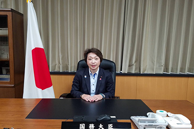 橋本女性活躍担当大臣・内閣府特命担当大臣の写真
