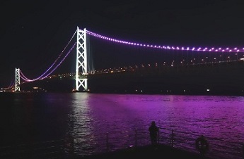 明石海峡大橋／兵庫県（11/11～11/12）のパープル・ライトアップ