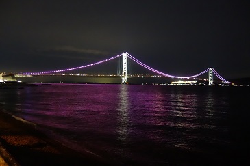 明石海峡大橋／兵庫県（11/12）のパープル・ライトアップ