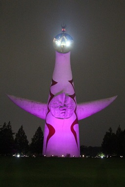万博記念公園「太陽の塔」／大阪府（11/12）のパープル・ライトアップ
