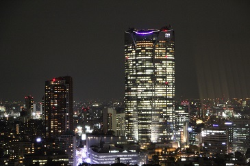 六本木ヒルズ森タワー「ティアラライト」／東京都（11/12）のパープル・ライトアップ1