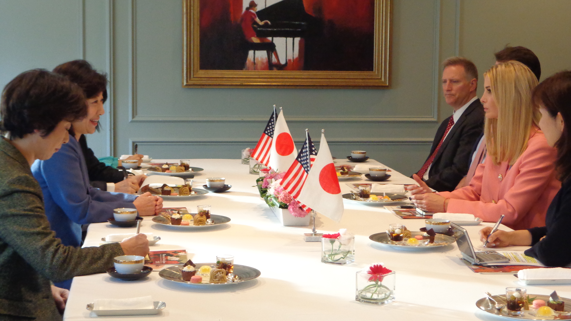 イヴァンカ トランプ 米国大統領補佐官と野田大臣の面会 内閣府男女共同参画局