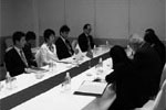 上川大臣とソマビアILO事務局長との個別懇談