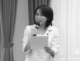 会議冒頭で挨拶する森大臣