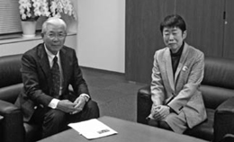 白石会長と佐村局長のインタビュー風景