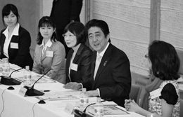 「輝く女性応援会議」に出席された安倍総理大臣