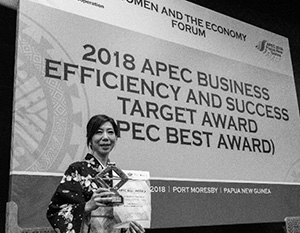 APEC BEST AWARDで受賞した岩切さん