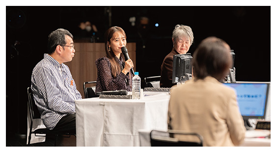 トークショーの様子（タレントの近藤千尋さんも登壇）