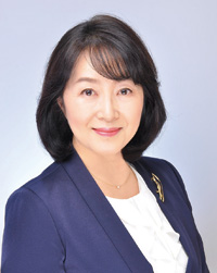 小川真理子