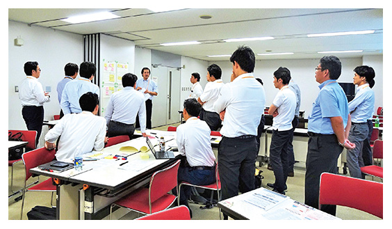 男性ネットワーク活動風景