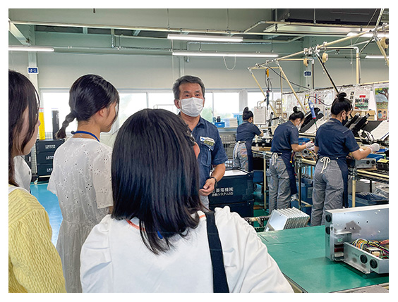 製造行程見学の様子