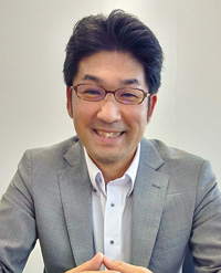 塚越　学