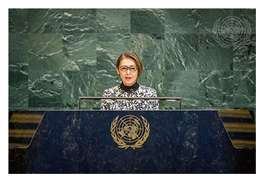 国連総会議場にてステートメントを述べる三原大臣