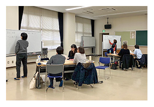 今年度実施した「女性管理職候補者研修」の様子