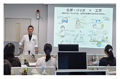 KAITサイエンスラボ「自分好みの化粧水作り」と「がんの匂いを嗅ぎ分ける！線虫を見てみよう」