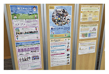 ブースの周囲には内閣府の取組や、女子中高生等の理工系進路選択に関するデータ等を掲示しました