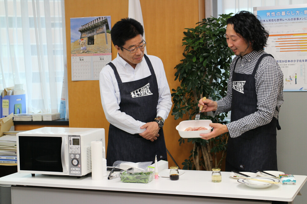 “おとう飯”「鳥もも肉の旨煮」実演の様子1