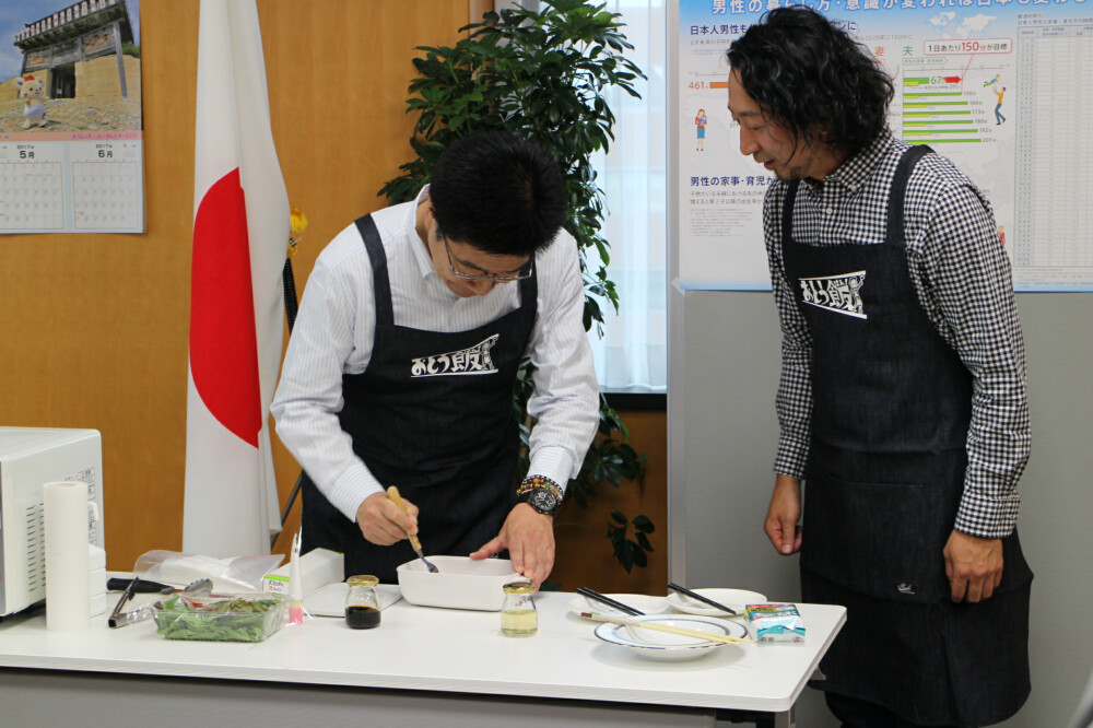 “おとう飯”「鳥もも肉の旨煮」実演の様子2