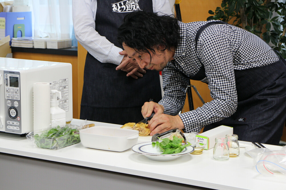 “おとう飯”「鳥もも肉の旨煮」実演の様子4