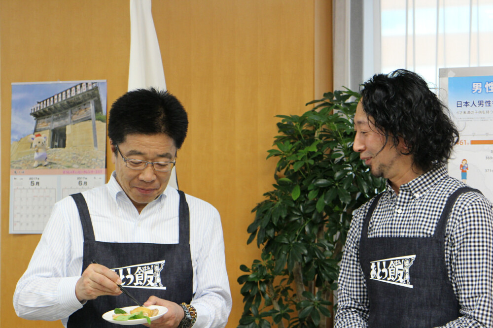 “おとう飯”「鳥もも肉の旨煮」試食の様子1