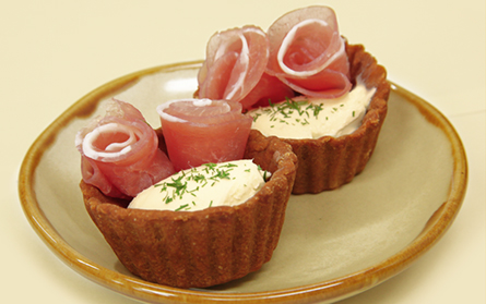 Tart with Cream cheese and Raw ham